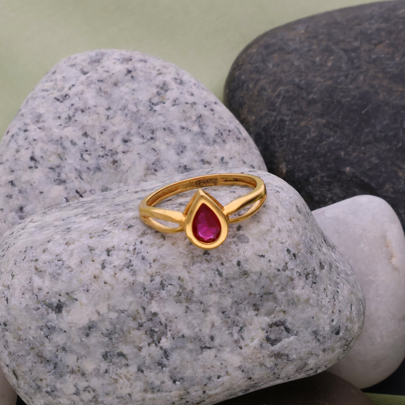 FANCY STONE RING